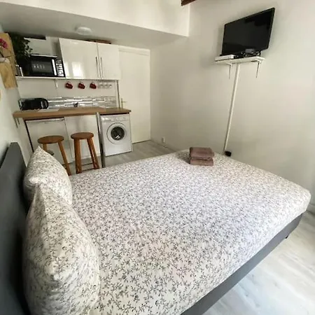 Monceau Super Studio Apartman *
