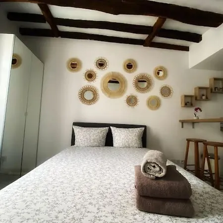 Monceau Super Studio Apartman *